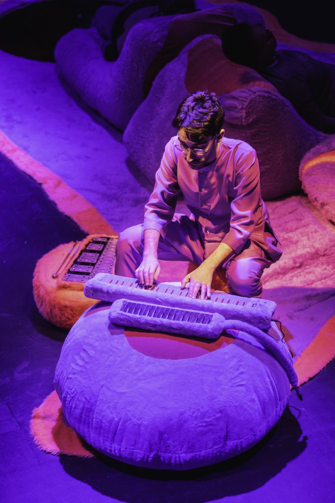 O Paraíso são os outros  ©Adriano Ferreira Borges Theatro Circo